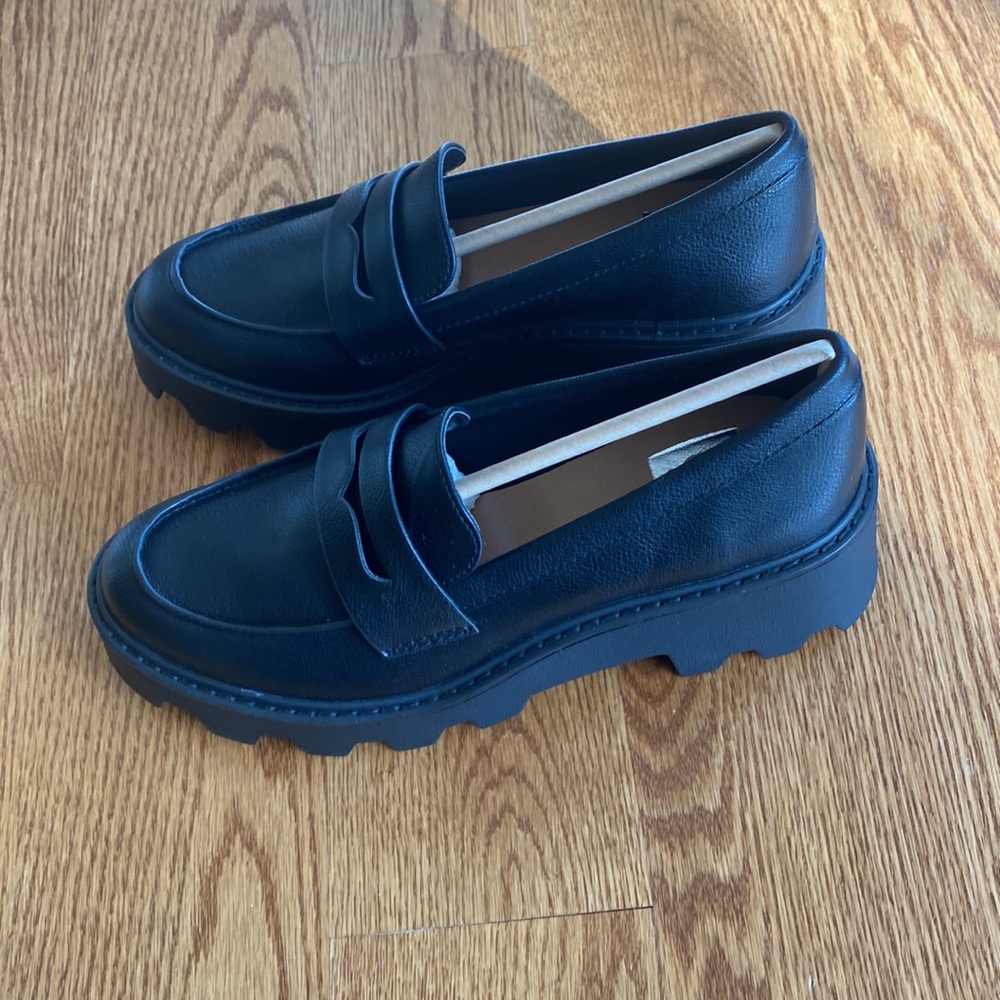 Beautiful New Dolce Vita dv Vikki Loafers Size 6 Black